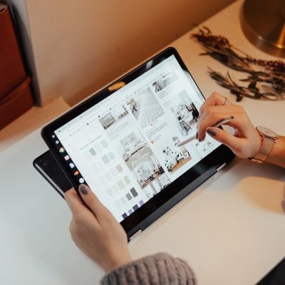 Laptop Layar Sentuh vs Laptop Biasa: Kelebihan dan Kekurangan, Sesuaikan dengan Kebutuhan!